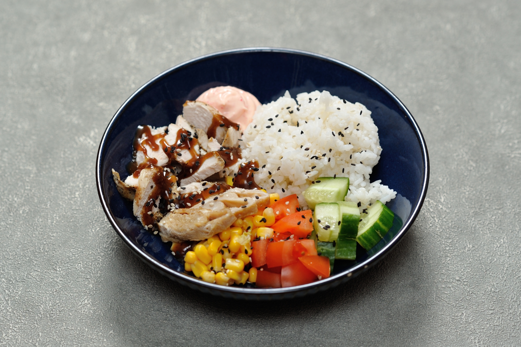 Поке с куриным филе в соусе терияки