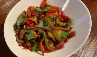Теплый салат из говядины с овощами 250 г
