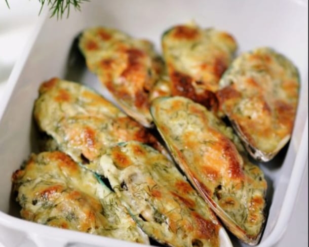 Мидии под сливочным соусом запеченные