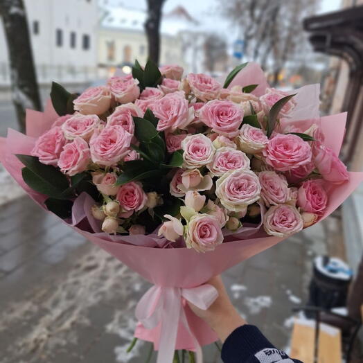 Букет из кустовых роз