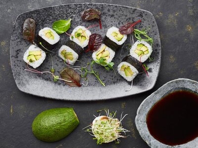 Маки с авокадо