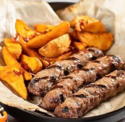 Колбаски гриль с жареной картошкой