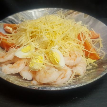 Салат цезарь с креветкой