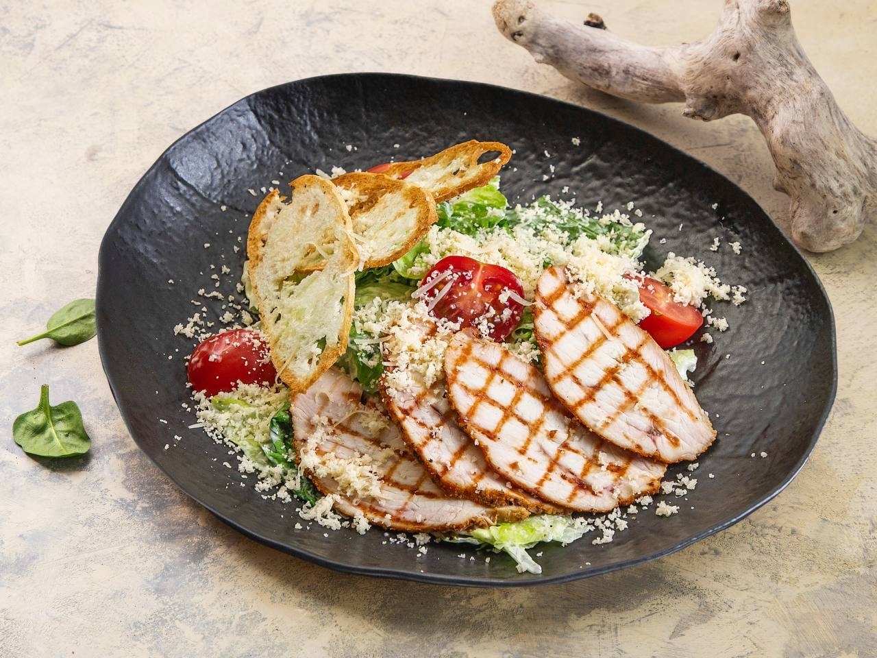 Цезарь с подкопченной индейкой