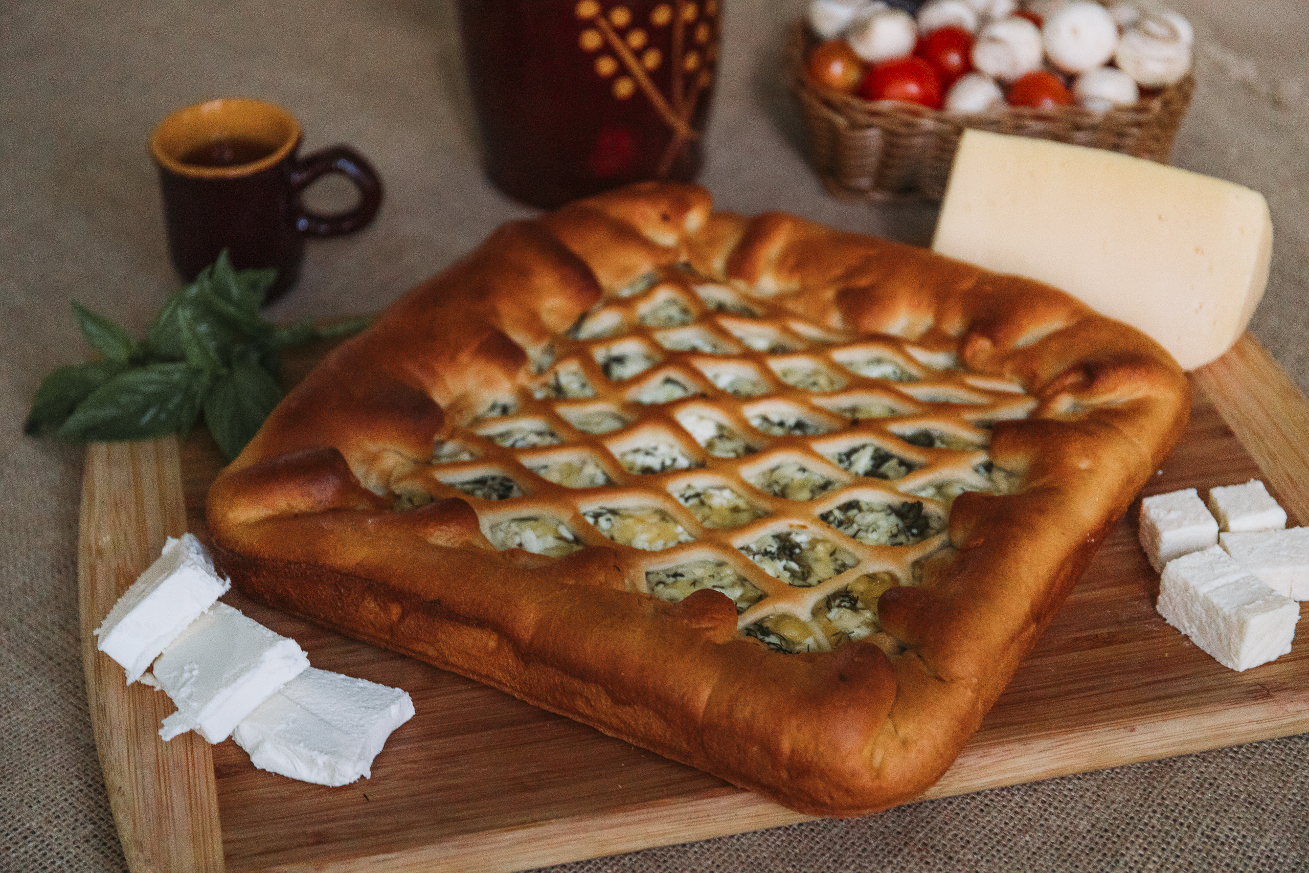ПИРОГ "БОЛГАРСКИЙ" С СЫРОМ И ЗЕЛЕНЬЮ