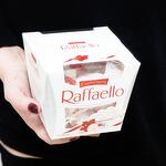 Конфеты вафельные Raffaello в коробке