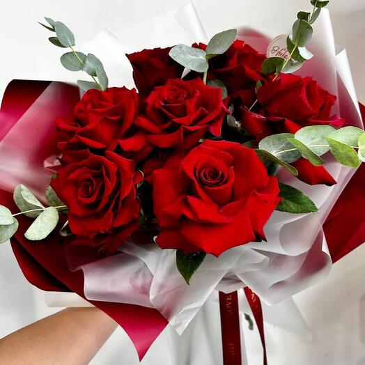 Букет «Надежность» из французских роз и эвкалипта