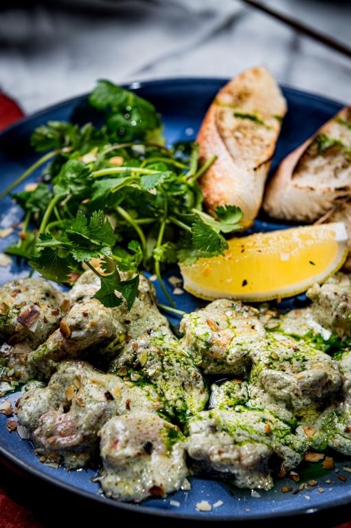 Креветки в сливочно-чесночном песто