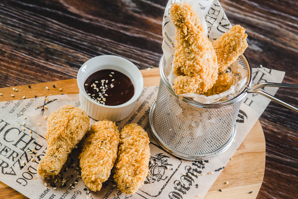 Куриные крылья фри с соусом барбекю