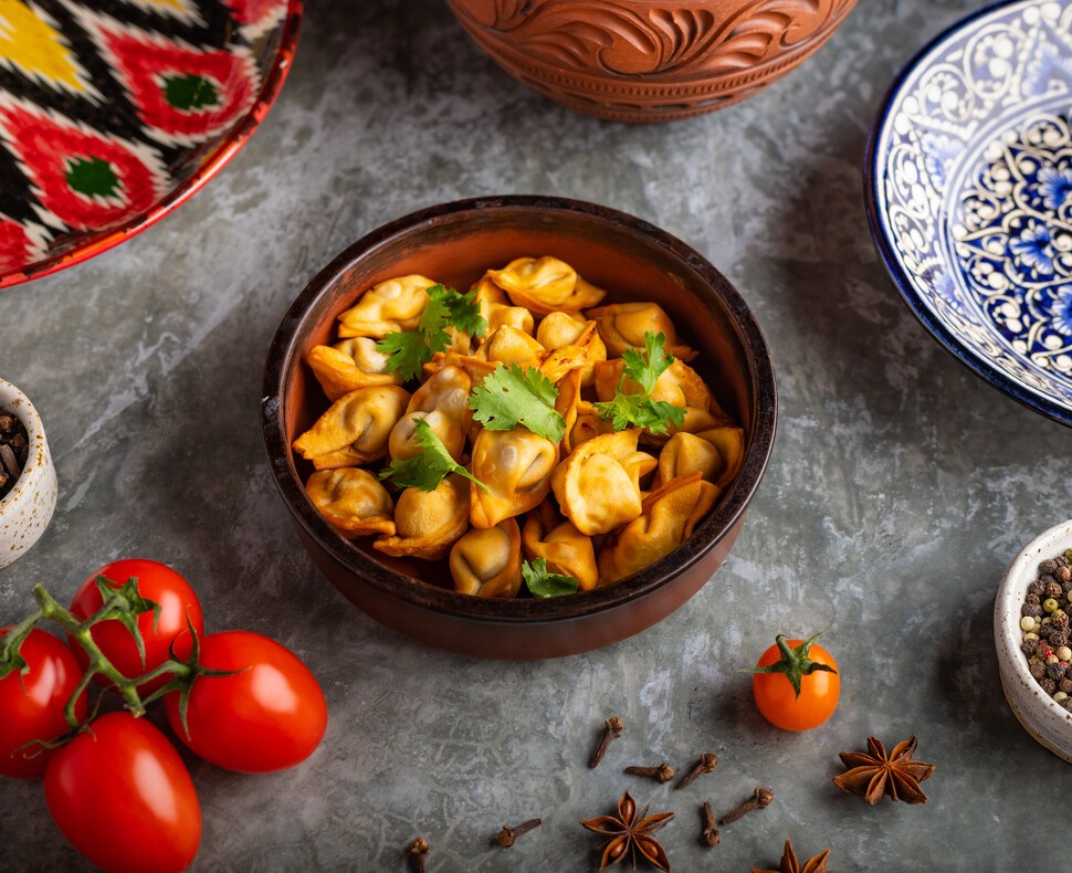 Пельмени жареные с соусом