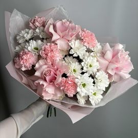 Розы с хризантемой и диснтусами