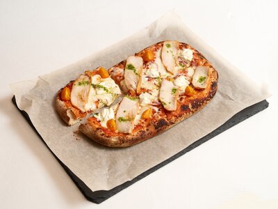 Пицца цыпленок с песто