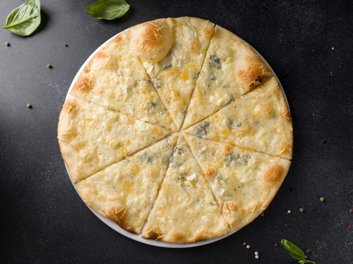 Пицца четыре сыра