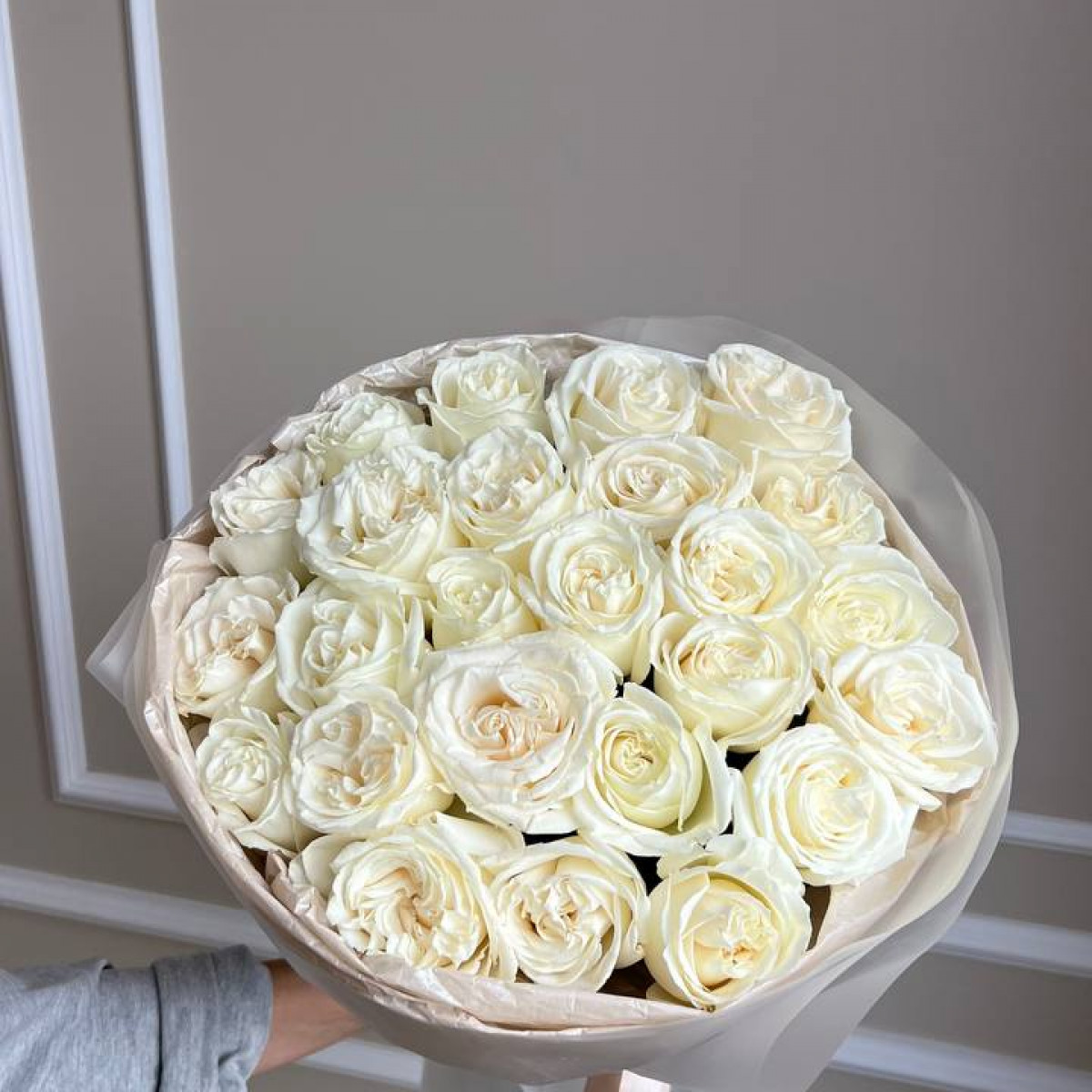 Моно букет из 25 белых роз (предзаказ)