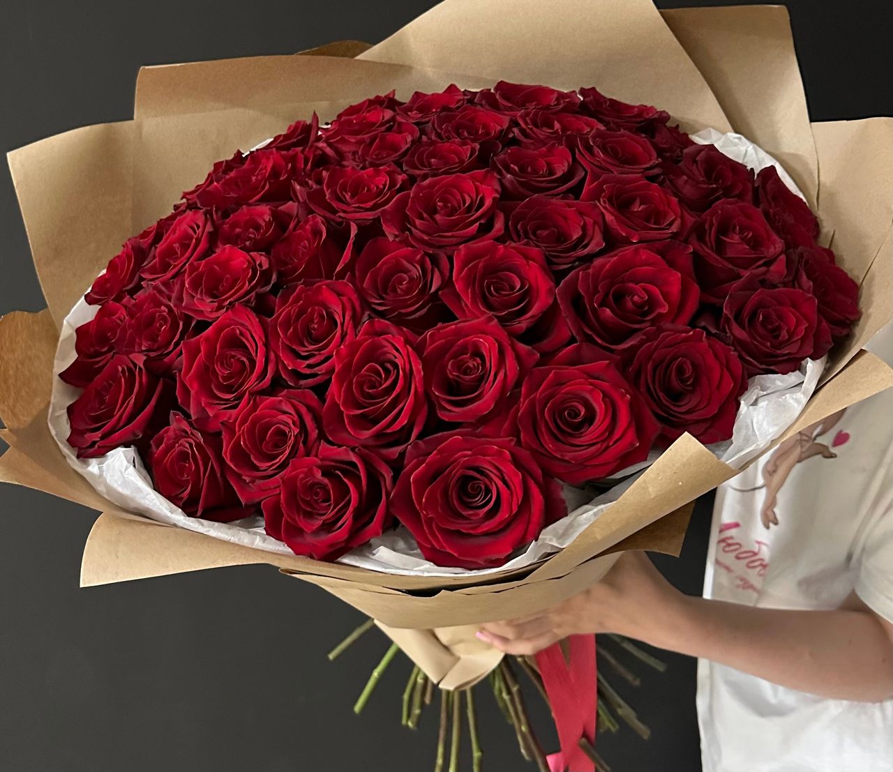 51 бордовая роза 60см в крафте