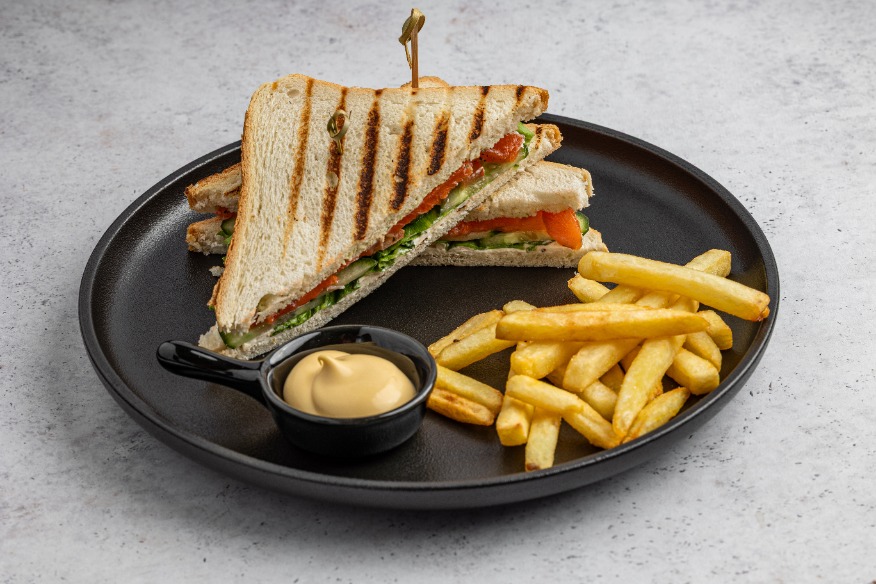 Клаб-сэндвич с лососем