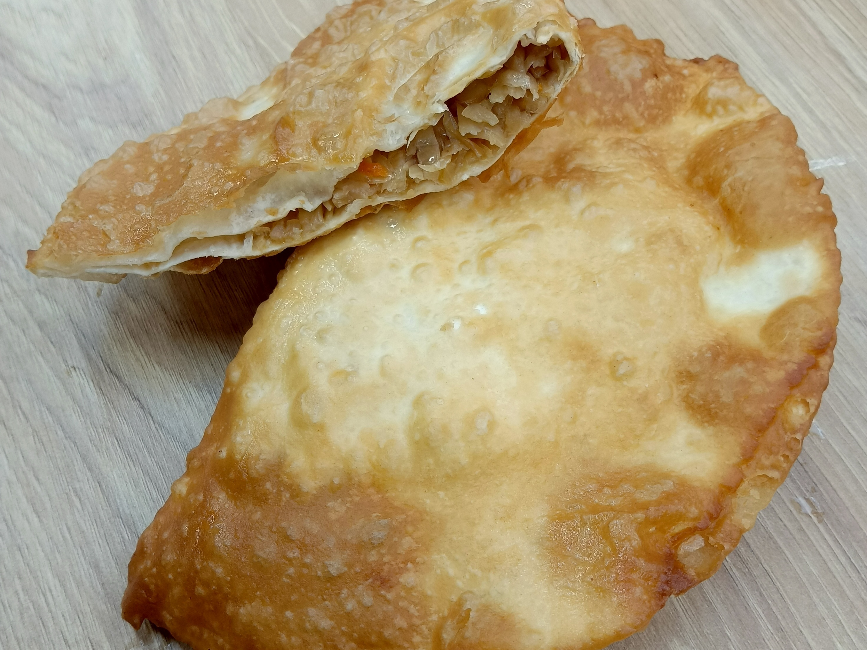 Чебурек с тушеной капустой