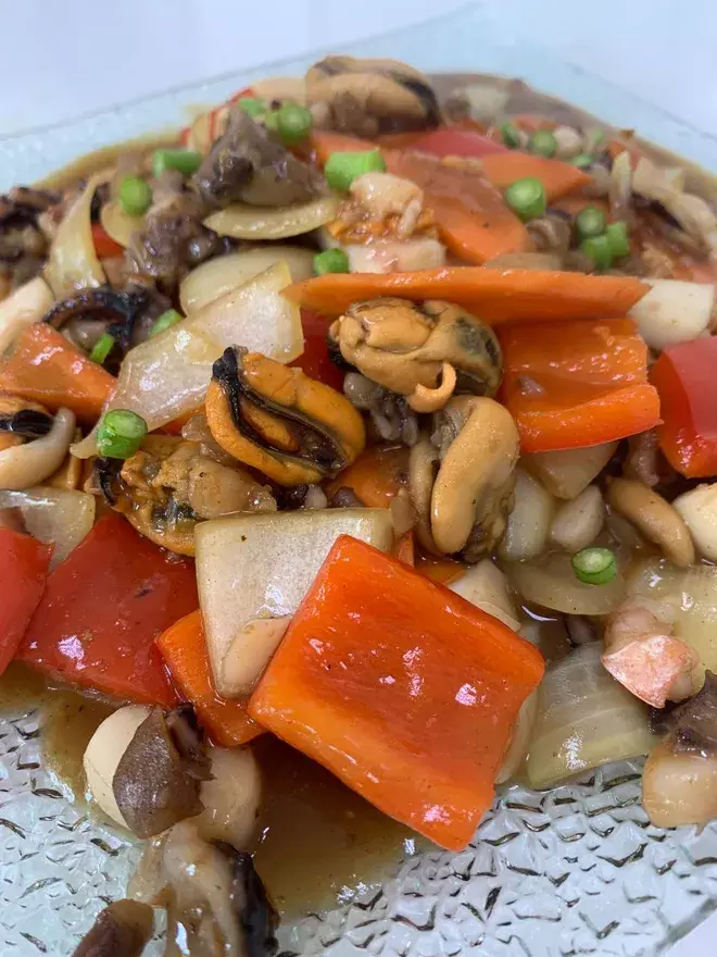 Морепродукты с овощами