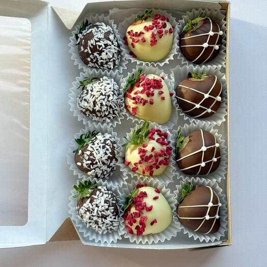 Клубника в шоколаде "Малина-кокос"