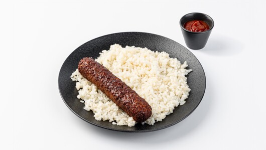 Немясной люля-кебаб с рисом и томатным соусом