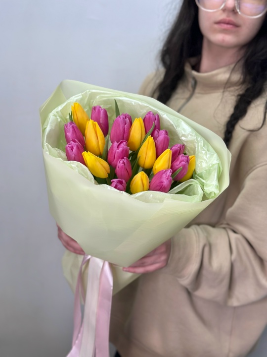 Микс 21 тюльпан в упаковке