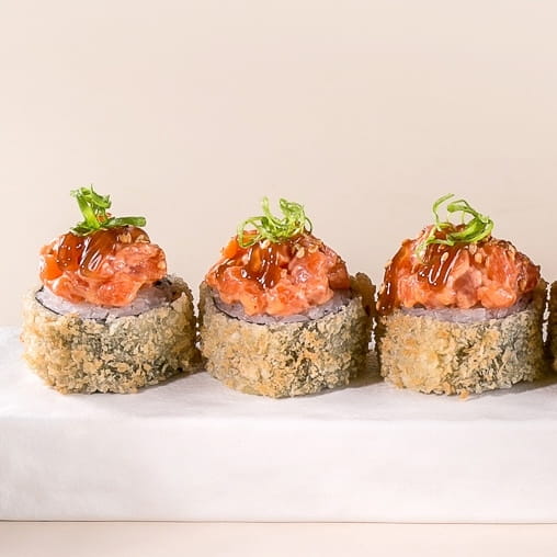 Темпурный ролл с лососем (5шт)