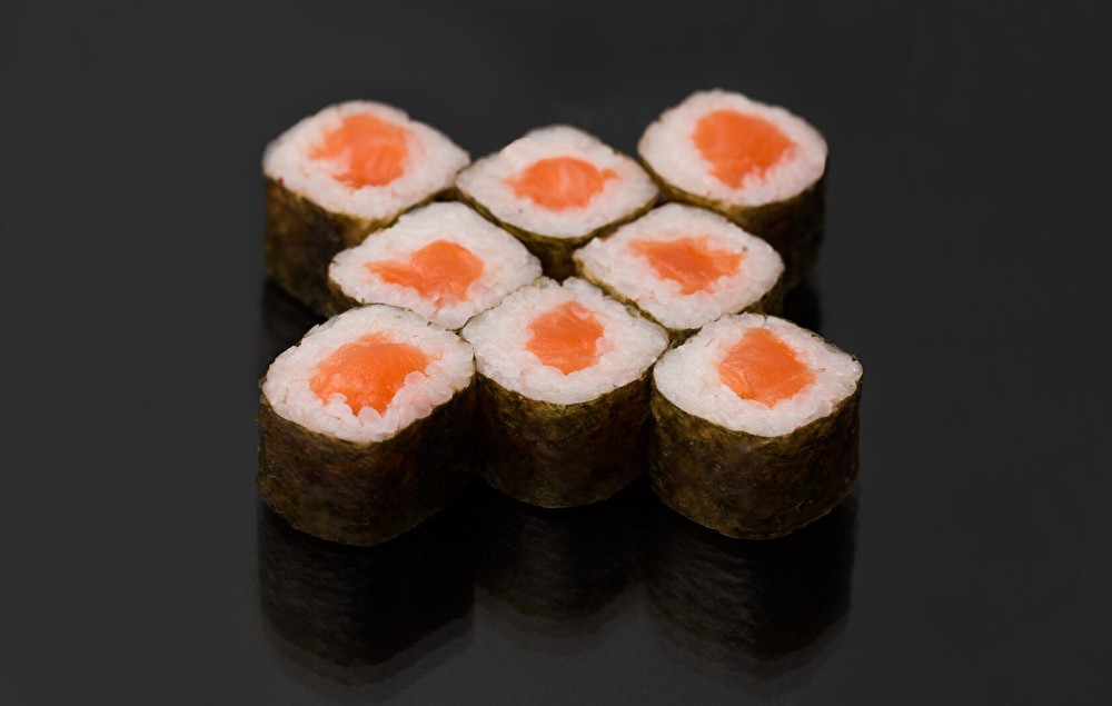 Мини-ролл с копчёным лососем
