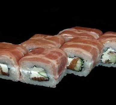 Ролл с беконом