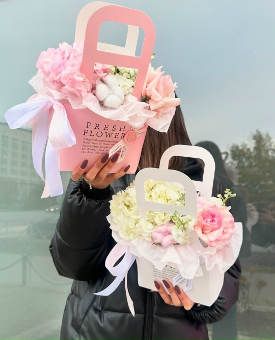 Сумочка с красивыми цветами лав