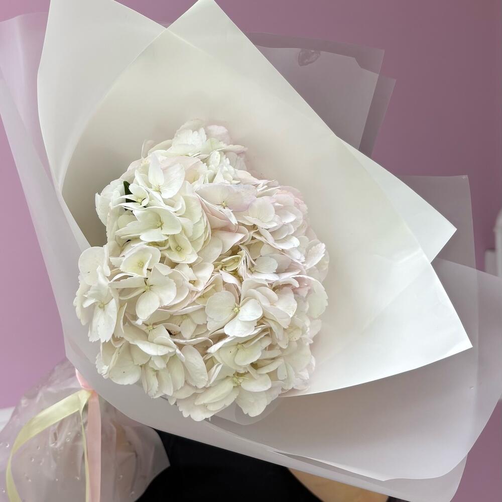 Мини букет с гортензией 