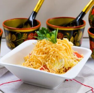 Салат из куриного филе с сыром