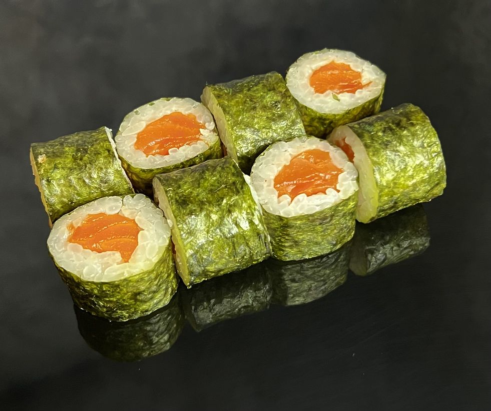 Ролл с копчёным лососем