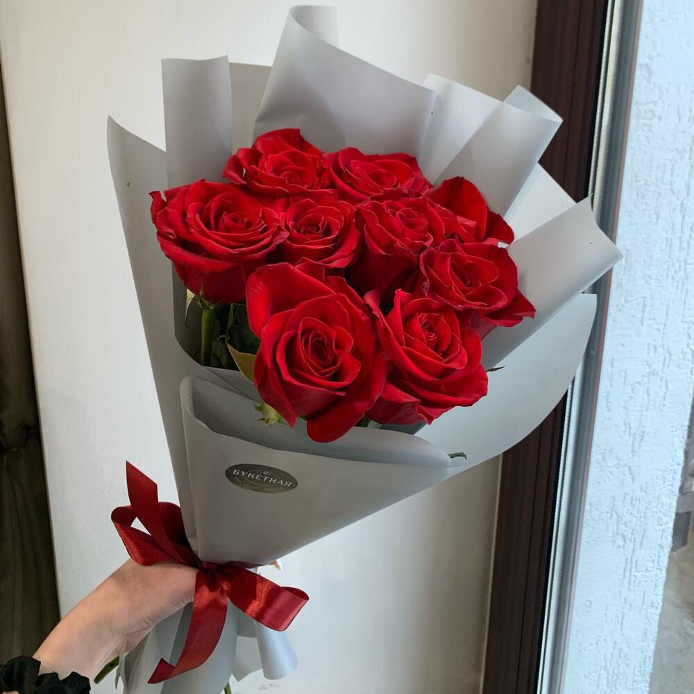 9 красных роз