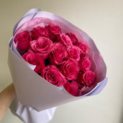 Моно-букет из малиновых роз