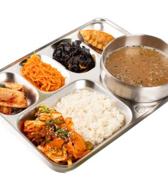 Корейский обед с острой свининой чеюк