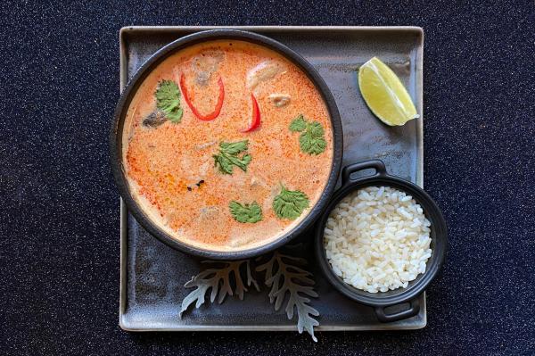 Том Ям с курицей и яйцом