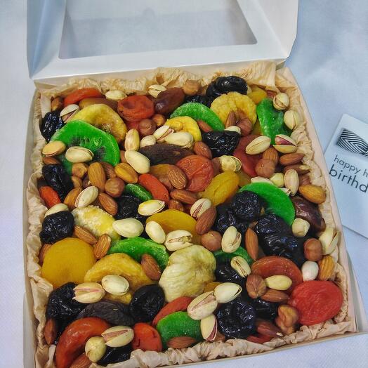 Бокс мужской с орехами и сухофруктами 20*20*5,5см