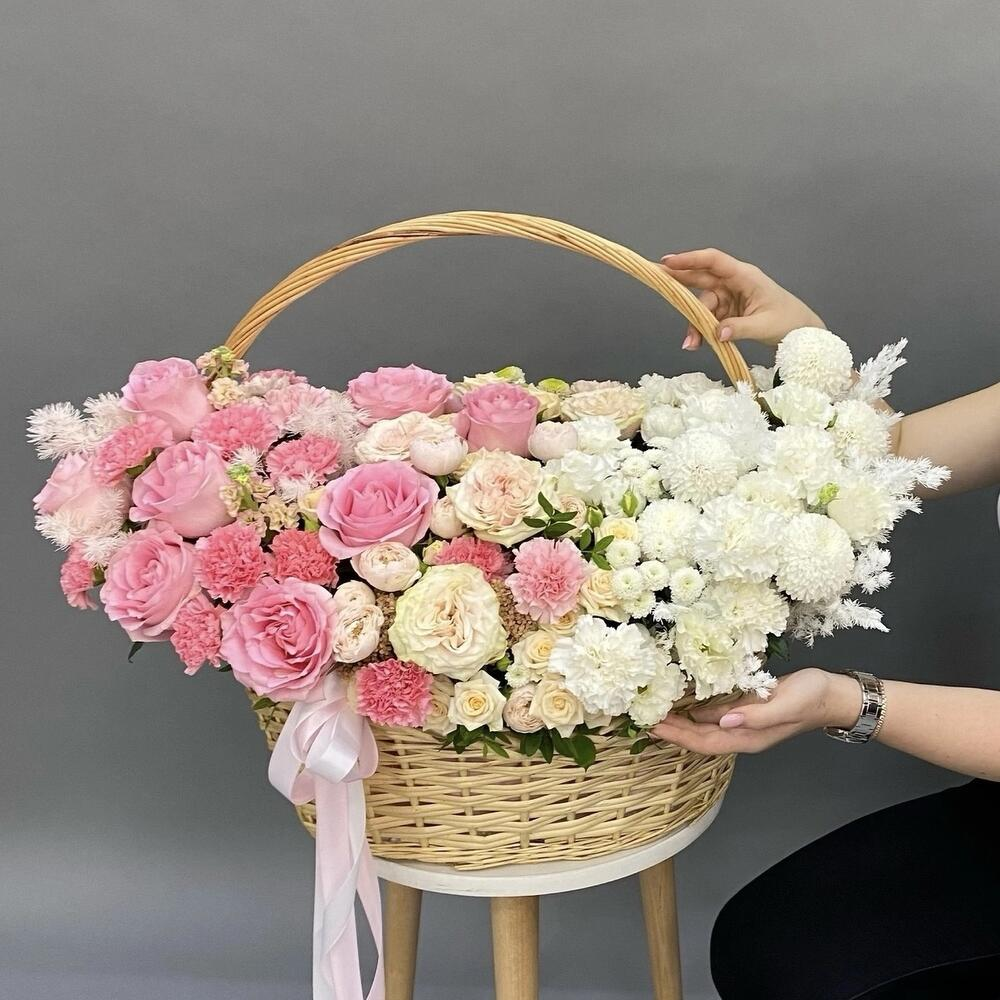Корзина с цветами нежное ассорти