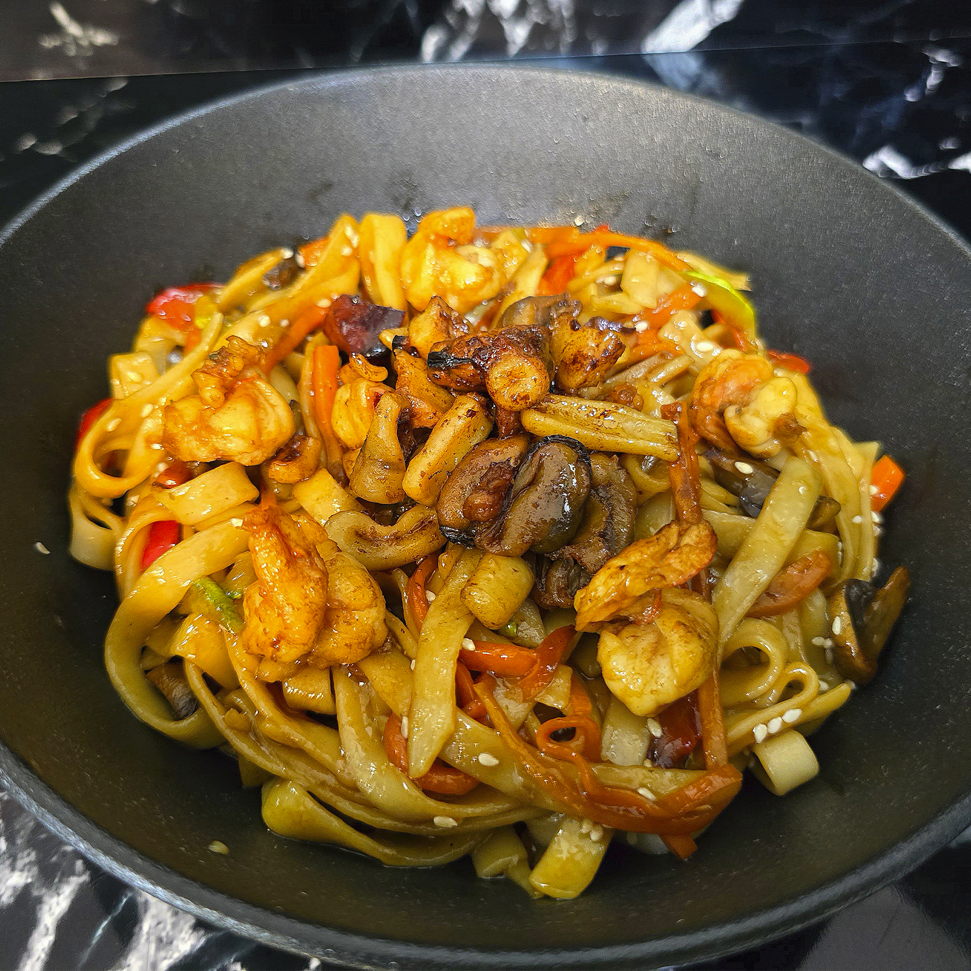 Wok c морепродуктами