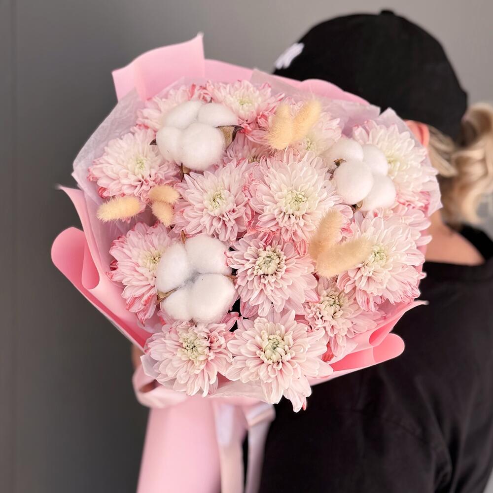 Букет из кустовых хризантем, лагуруса и хлопка, размер