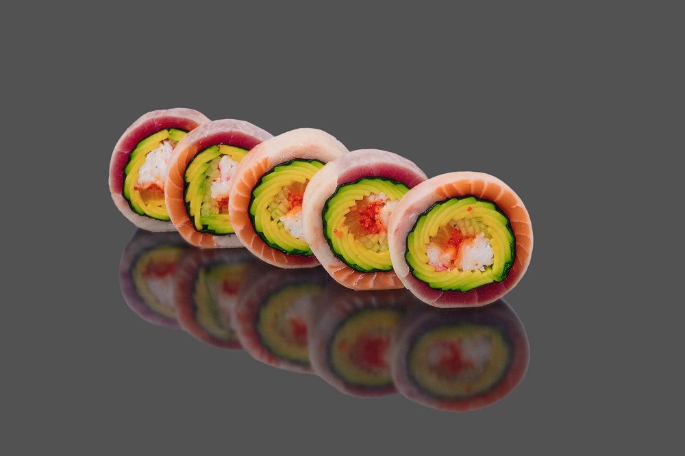 Ролл с тунцом, лососем, сибасом, хамачи