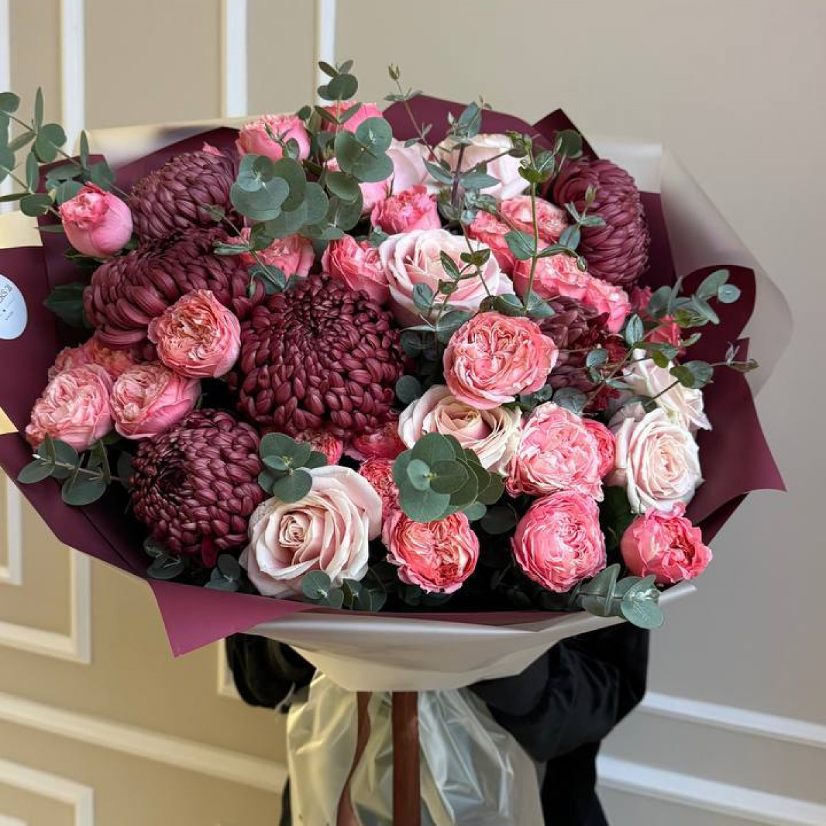 Сборный букет из роз одноголовых,хризантем и кустовых роз