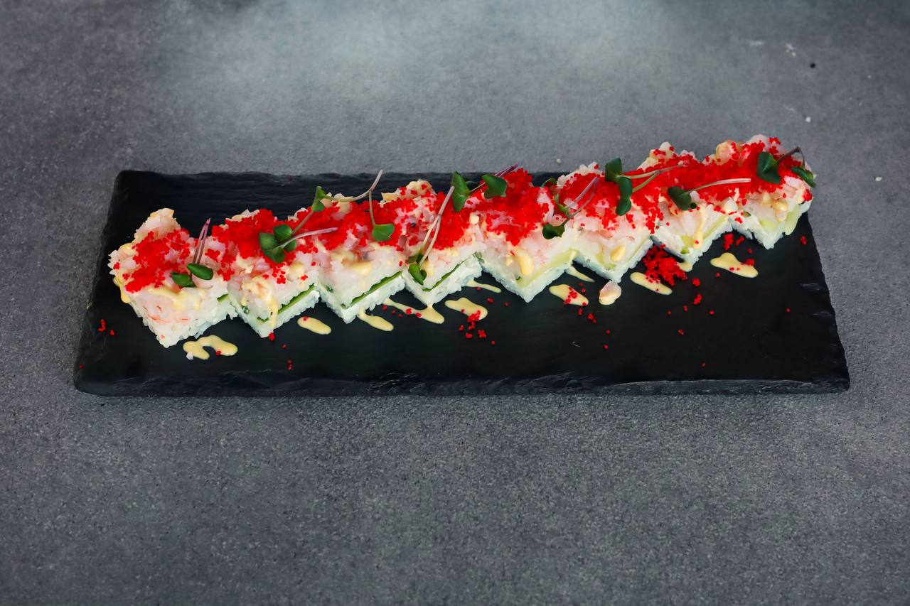 Оси-дзуси с креветкой и манго соусом