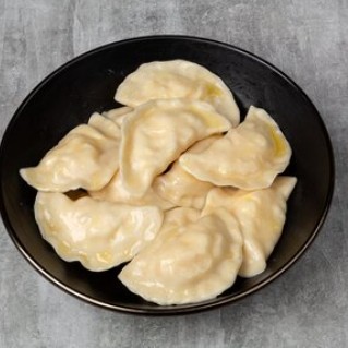Вареники картошкой и жареным луком