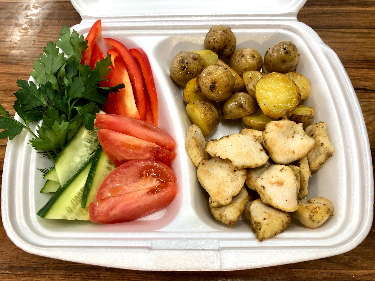 Картофель мини с курицей и овощами