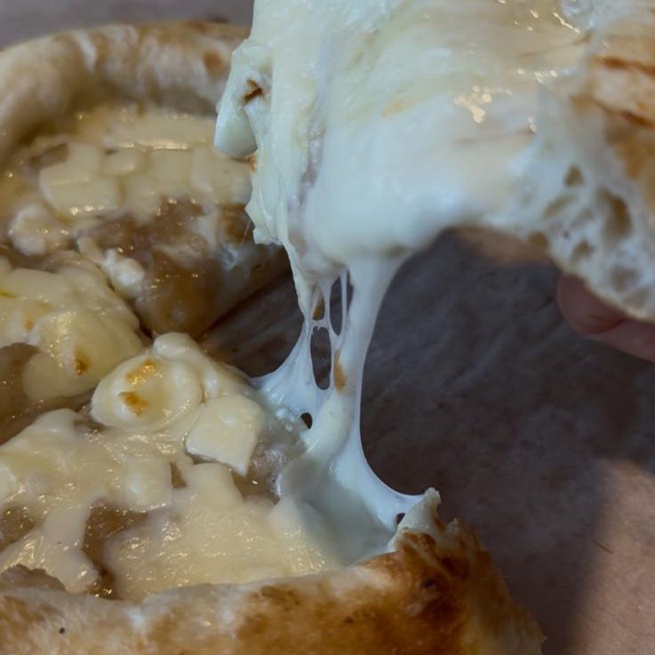 Сырная лепешка с грушей