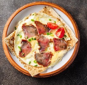 Яичница с бастурмой / Scrambled eggs with basturma