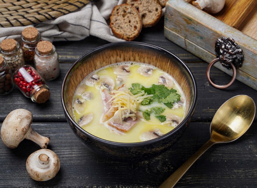 Суп сырный с копченостями