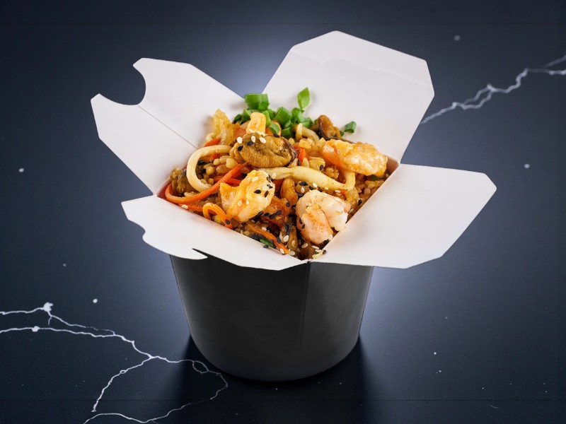 Тяхан с морепродуктами и овощами 