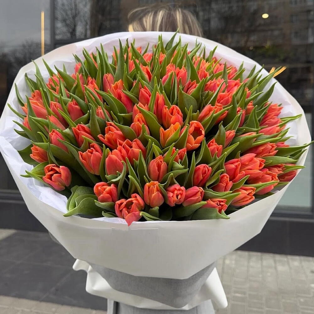 101 тюльпан пышный букет